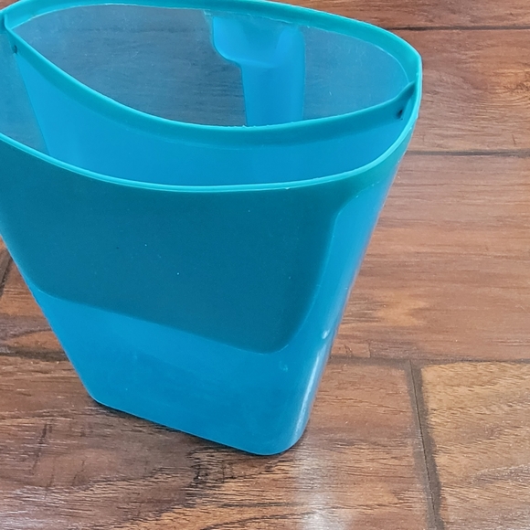 Bath time hair washing cup - Picture 3 of 6